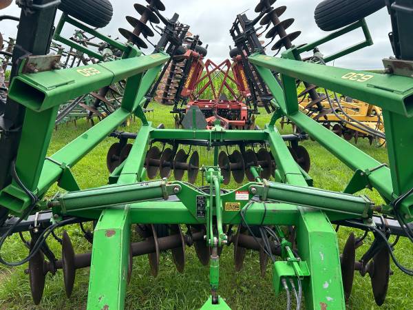 JOHN DEERE 24' 630 DISC - $10,900 (INDEPENDENCE/WHITEHALL)63471096691075122