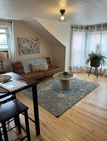 Bright, furnished 2nd floor apartment with charm
$1,350
Plattsburgh Bright, furnished 2nd floor apartment with charm
$1,350
Plattsburgh