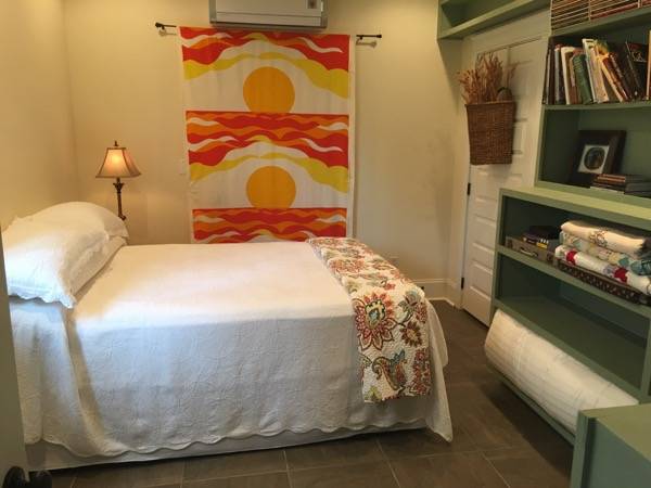 $1,900 / 1br - 850ft2 - West Asheville w/ view! Beautiful Furnished House Apt. Long/short term (Asheville)64029204251777124