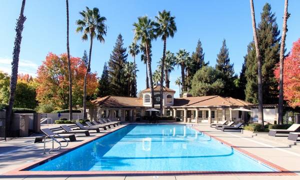 $1,920 / 1br - 792ft2 - SPACIOUS LUXURY LIVING, WITH CYBER CAFE AND BUSINESS CENTER (Sacramento / Natomas)64043494295427121