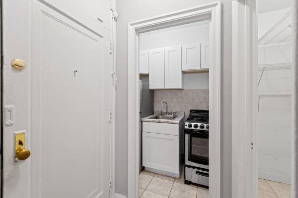 $1,495 / 1br - 1 Bedroom (Lake View)63898858642946124