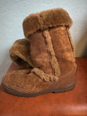 Vintage UGG Sundance II Boots 1