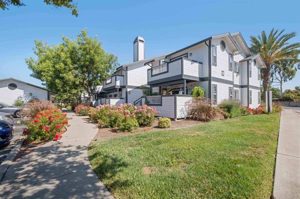 $3,283 / 2br - 951ft2 - ¡1 mes GRATIS! 2bd 2ba, Planos de piso amplios (san jose sur)63880133238401124