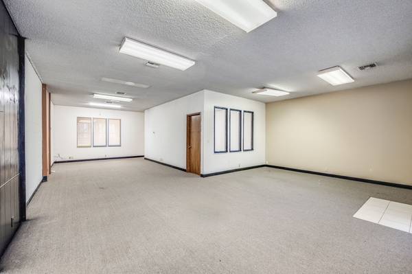 $1,900 / 1500ft2 - GREAT SPACE FOR LEASE!! 1500ft2 - ONLY $1,900 / MONTH! (AUBURN)64031137342594120