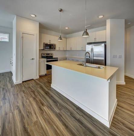 FREE MONTH + reasonable requirements // Criminal record? Broken lease? 1