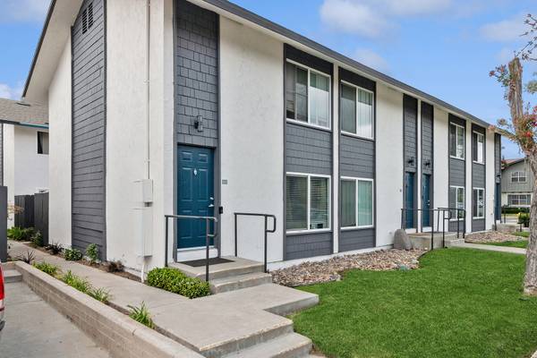 $2,880 / 2br - 900ft2 - Ceiling Fans, Private Patio/Balcony, Double-Pane Windows (6363 Beadnell Way, San Diego, CA)63657276179971124