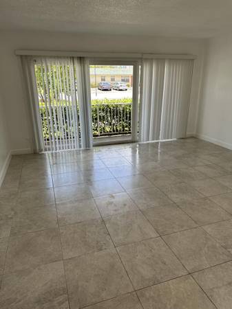 $1,850 / 2br - 2 HABITACIONES con BALCÓN Y PRIMER MES GRATIS (Pompano Beach)63825137396225122
