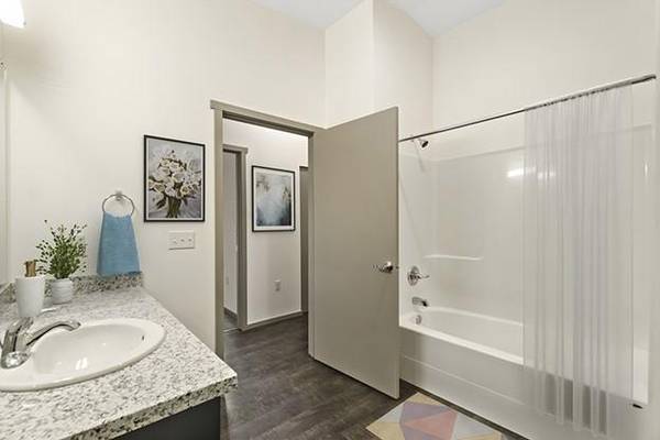 $1,799 / 1hab - 804ft2 - Plazas de aparcamiento, Techos abovedados, Balcón o patio, Armario empotrado (Olympia)63688443914371123