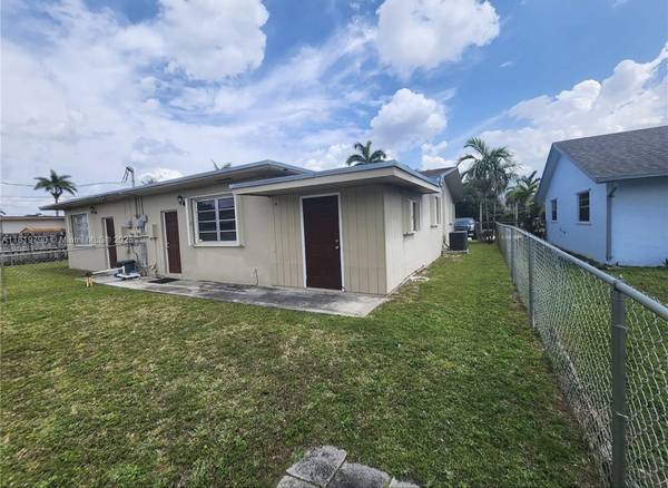 $2500.00 / 2br - 1250ft2 - Exceptional duplex in prime Hollywood location.63825138252417120