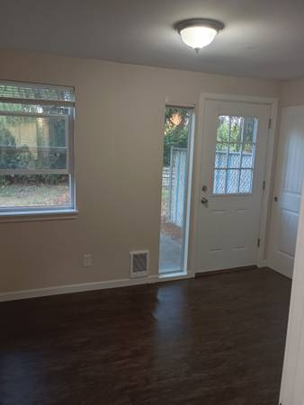 $1,350 / 1hab - 500ft2 - 1hab. 1baño. en un complejo de cuatro viviendas Auburn / Kent W,G,S, incluido en el precio (Auburn)63890096662915122