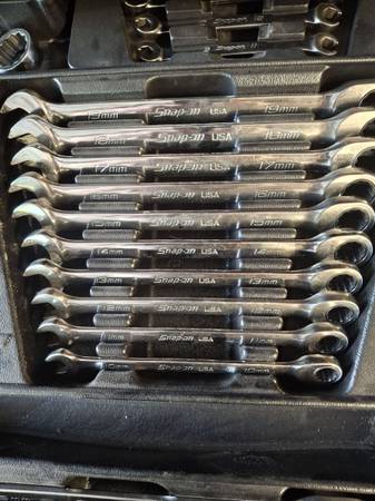 Snap-on ratcheting metric wrench set 1