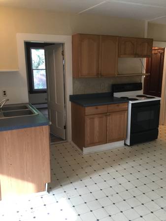 $1,275 / 1br - 550ft2 - Apartamento de 1 dormitorio en planta baja en Amesbury (Amesbury)63699353455363121