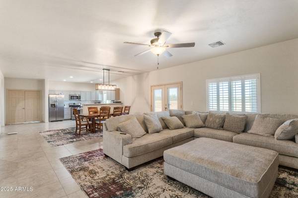 $2500.00 / 3br - 2385ft2 - Charming 3 Bed, 2 Bath Home in Hereford, AZ - Available 11/01 - $2500/63860678002051123