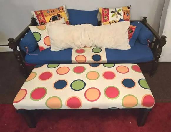 Daybed & Ottoman 1