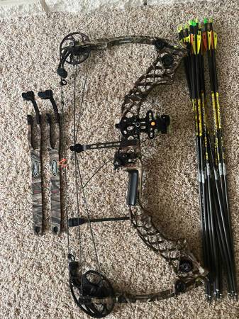 Mathews ZXT Compound Bow 1