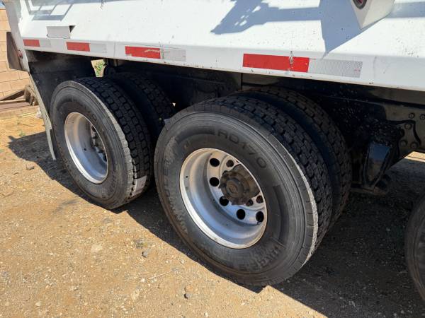 2018 Freightliner Cascadia - Photo 11