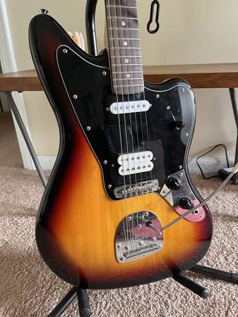 Squier Affinity Jaguar with DiMarzio Super Distortion- Sunburst 1