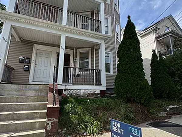 $1,250 / 3br - 982ft2 - For Rent: This is a renovated 3 bed/ 1 bath apartment (Providence, RI)64002828231169120
