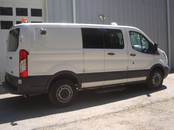 Furgoneta de trabajo Ford T250 2015 - ¡Conduce excelente! - $11,800 (gardner)63615747062913121