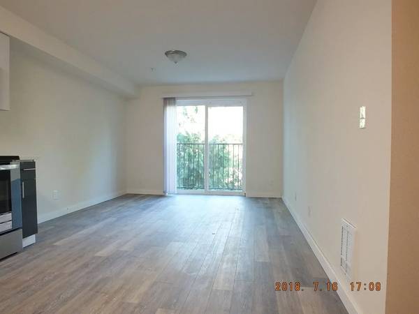 $1650 1 Bed 1 Bath, Quiet, Light & Bright 1