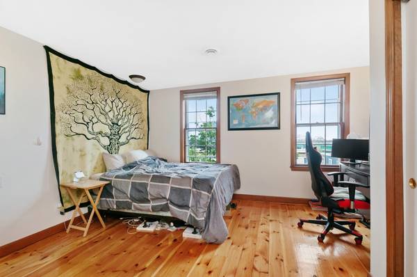 $3,975 / 3br - 1200ft2 - No Fee. 2+/3BD Charlestown Penthouse w/ Central Air, Deck! (Charestown)63614110208387124