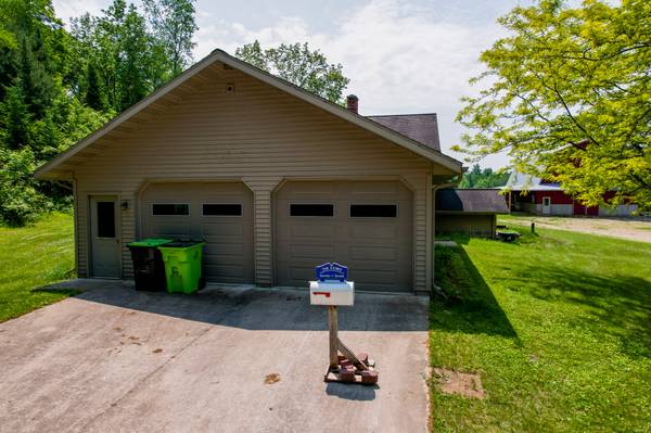 $625,000 / 2br - L-8178: L-8178: PRIVATE 53+ Acre Country Homestead! (E5254 Circle J Rd)63845960980993124
