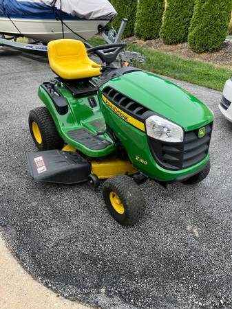 John Deere E100 1