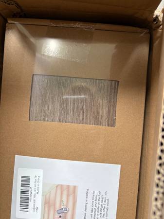 Livelynine Natural Wood 18-Pk 6x36 StickyVinyl Flooring Planks 1