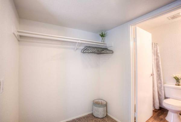$2,055 / 1br - 637ft2 - Lounge Seatings and Outdoor Dining Areas, Relaxing Spa (Alta Loma)64028083359617121