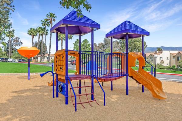 $2,699 / 2br - 971ft2 - 2 BD, Easy Access to Freeways, in Santa Clarita CA (Santa Clarita)63700899577985120