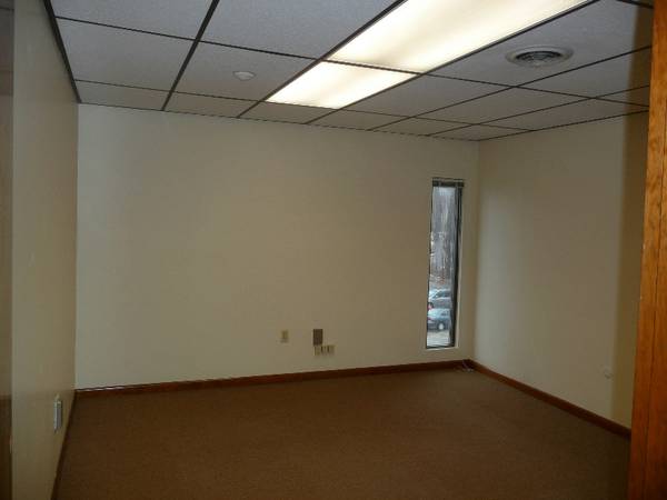 $2,400 / 1500ft2 - Foxboro, $2400/mo, office suite, 7 discrete offices (40 Mechanic St., Foxboro)63655287511427122