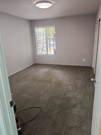 2 Rooms available with shared Bathroom 1