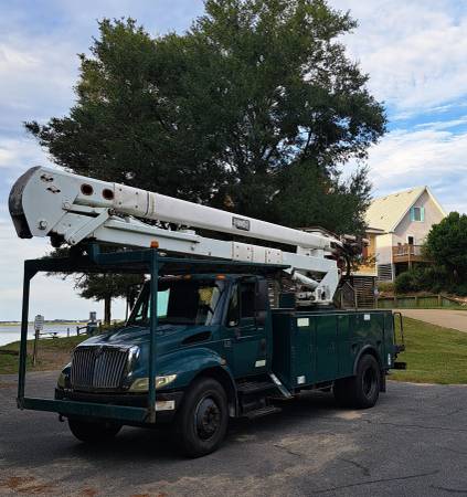 2004 International 4300 60' load Handler 2000# Bucket truck 1