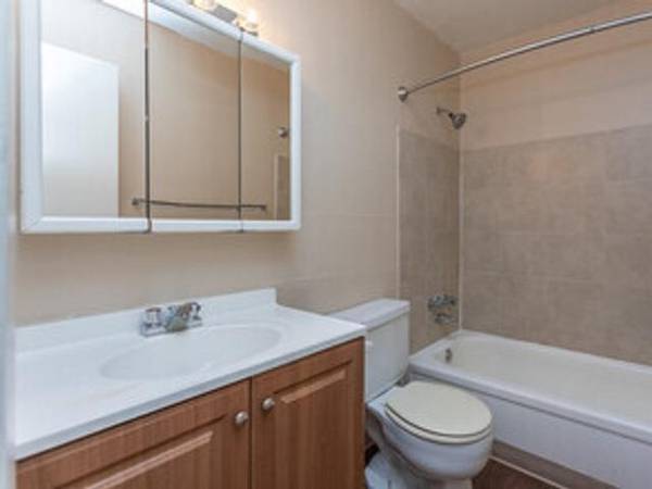 $1,085 / 2br - 750ft2 - Near Shopping, Dining, and Entertainment, Basketball Court, Dog Park63658145783681123