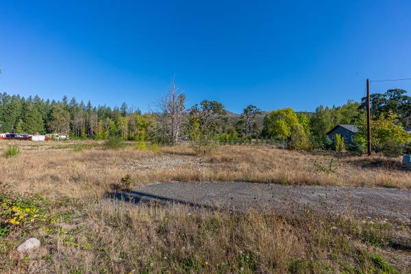 $100,000 / 15214ft2 - Large Commercial/Residential Lot in Beautiful Gates (Gates)64151650568705124