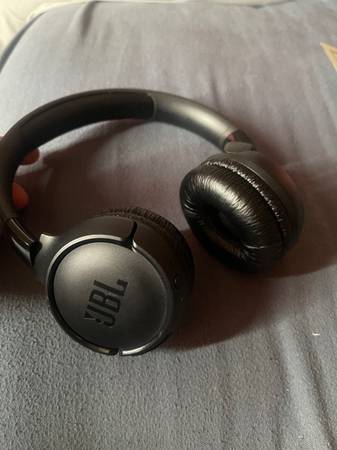 Jbl headphones 1