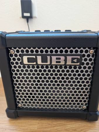 Roland Micro Cube Guitar Amplifier 1