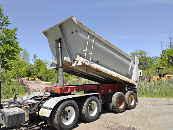 Benson 17ft Dump Trailer - Excellent Condition - Ready to Work 1