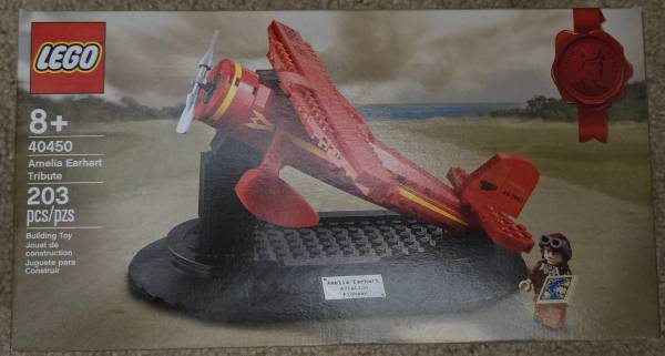 Lego Amelia Earhart Tribute - 40450 1