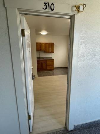 $1,950 Affordable SOMA Top-Floor Studio - 574 3rd Street, Central Apartments (SOMA / south beach)63851968125185121