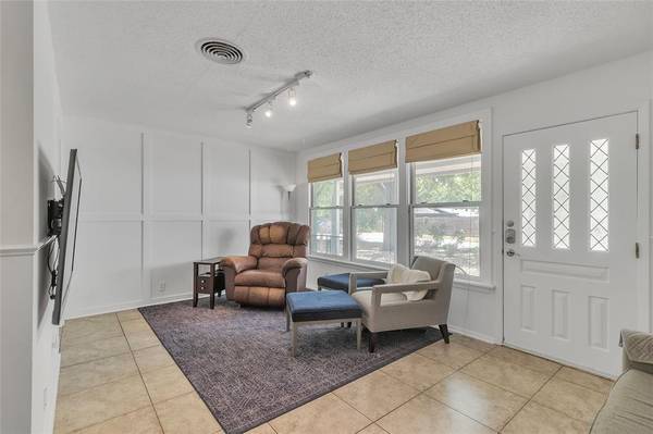 $1,950 / 2br - 840ft2 - 2/1 Home for $1950 near 51st/Mueller! Great Location & Backyard! (51st/Mueller)63922559878531122