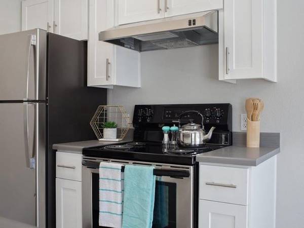 $1,464 / 2br - 900ft2 - 1 Month Free Rent - Newly Renovated Apartment! (Gresham)63842022330115121