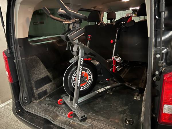 Bicicleta estática Schwinn IC4 para ciclismo indoor - $400 (Seattle)63436017846403121