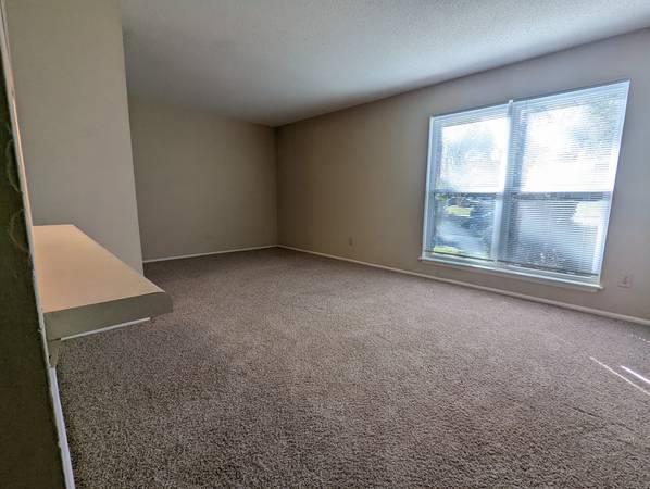 $949 / 450ft2 - Trendy Studio in Cotswold with FREE water, sewer, trash! (Charlotte, NC)63925334572418120