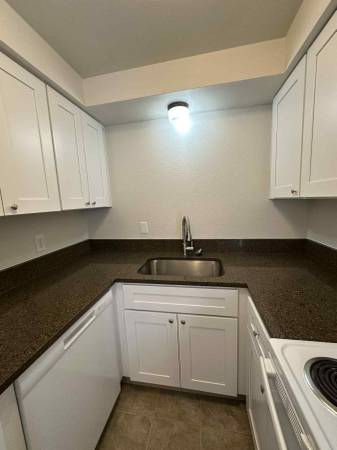 $1,500 / 2br - ~ Townhouse (166 Salem heights Ave. S)63660394506881123