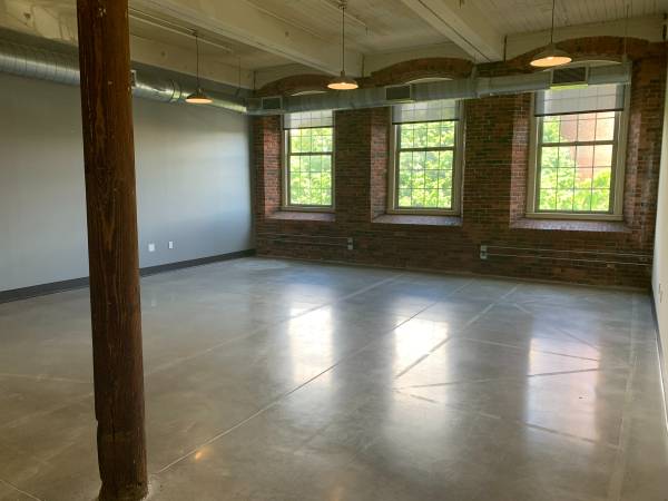 $1,350 / 736ft2 - Beautiful Spacious Second Floor Office Space (Dover)63931925257986120