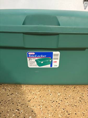 Sterilite Bin, Tote Locker 31 Gallon 1