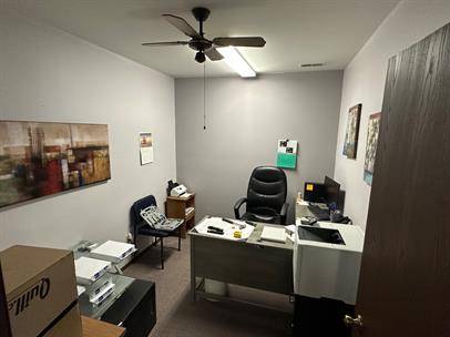 $1,400 / 1900ft2 - Espacio de oficina/comercio en Lowell (1038) (MK) (Lowell)63918533603843124