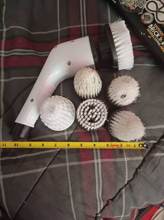 Electric spinning brush cleaner 1