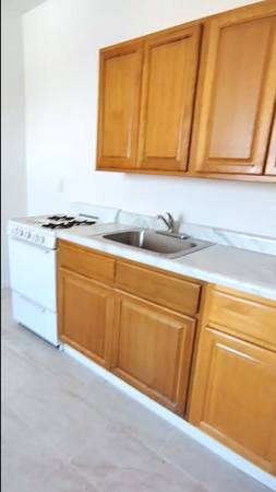 Bright, renovated studio apartment 1
